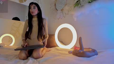 Snapshot of emmaduque chatting on 01-18-26, 11:52 Emma Duque online show from 01-18-26, 11:52