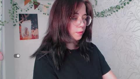 Snapshot of emmae__ chatting on 09-18-25, 05:31 Emma online show from 09-18-25, 05:31