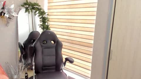  Emma Ferrary  online show from 12-04-25, 02:48