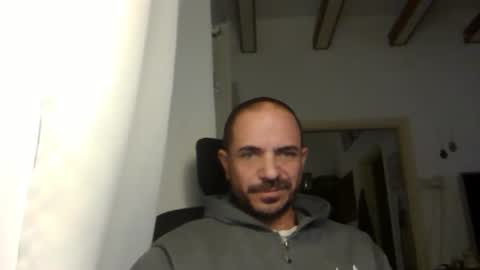 Snapshot of emmagold123 chatting on 12-15-24, 04:51 Ariel online show from 12-15-24, 04:51