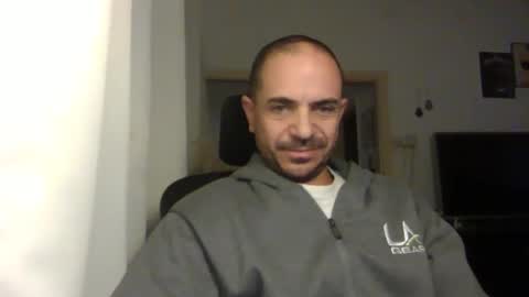 Snapshot of emmagold123 chatting on 12-26-24, 04:43 Ariel online show from 12-26-24, 04:43