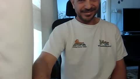 Snapshot of emmagold123 chatting on 01-09-25, 08:45 Ariel online show from 01-09-25, 08:45