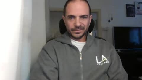 Snapshot of emmagold123 chatting on 01-11-25, 06:03 Ariel online show from 01-11-25, 06:03