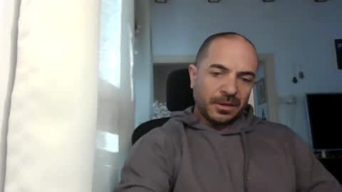 Snapshot of emmagold123 chatting on 02-01-25, 06:00 Ariel online show from 02-01-25, 06:00