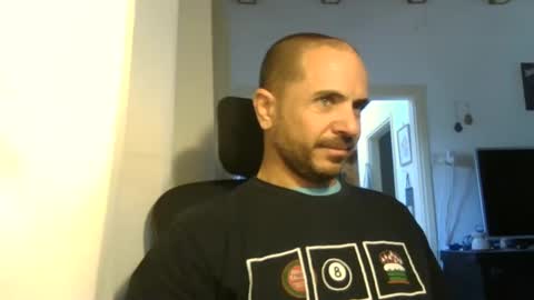 Snapshot of emmagold123 chatting on 02-08-25, 11:33 Ariel online show from 02-08-25, 11:33