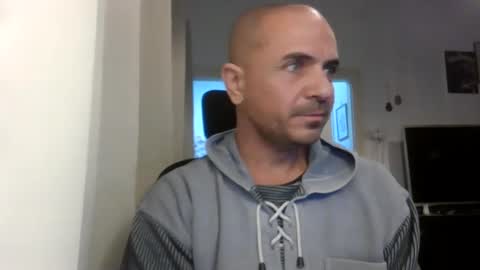 Snapshot of emmagold123 chatting on 02-22-25, 06:08 Ariel online show from 02-22-25, 06:08