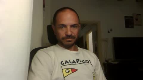 Snapshot of emmagold123 chatting on 10-12-25, 03:27 Ariel online show from 10-12-25, 03:27