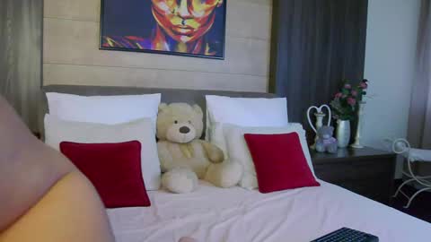 Snapshot of emmahazee chatting on 05-31-26, 06:10 Emma online show from 05-31-26, 06:10