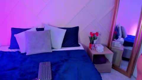 emmajohanson online show from 10-04-25, 08:18