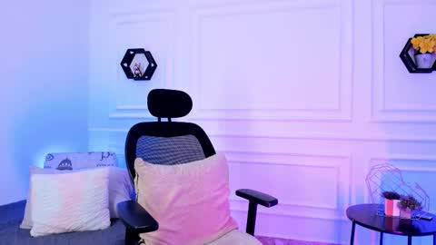 emmajohanson online show from 03-06-26, 06:37