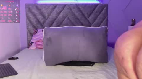  Emma  online show from 11-25-25, 04:23