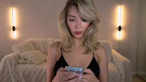 Emma online show from 05-05-26, 03:14