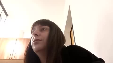Snapshot of emmakrosss chatting on 05-21-26, 03:52 EmmaKrosss online show from 05-21-26, 03:52