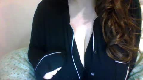 Snapshot of emmalakes23 chatting on 12-17-25, 05:41 emmalakes23 online show from 12-17-25, 05:41
