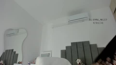 Snapshot of emmamejia7 chatting on 03-10-25, 01:54    online show from 03-10-25, 01:54