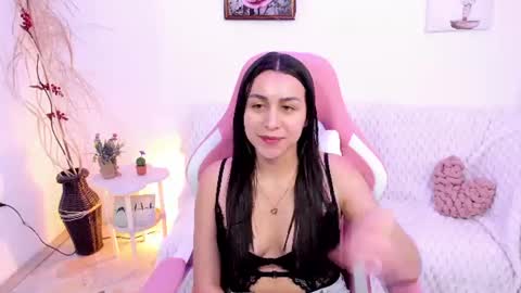 Snapshot of emmamyers_ chatting on 06-20-26, 12:36 Emma online show from 06-20-26, 12:36
