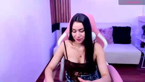 Snapshot of emmamyers_ chatting on 07-31-26, 12:32 Emma online show from 07-31-26, 12:32