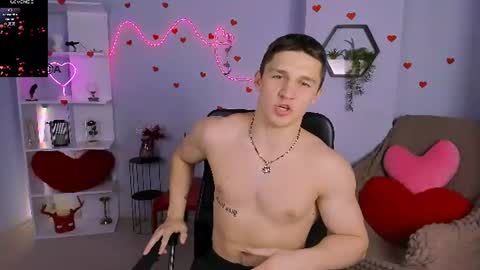 Snapshot of emmanuel_shine chatting on 06-11-26, 01:09 Emmi online show from 06-11-26, 01:09