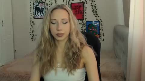 Snapshot of emmarayder chatting on 07-16-26, 11:05 Emma online show from 07-16-26, 11:05