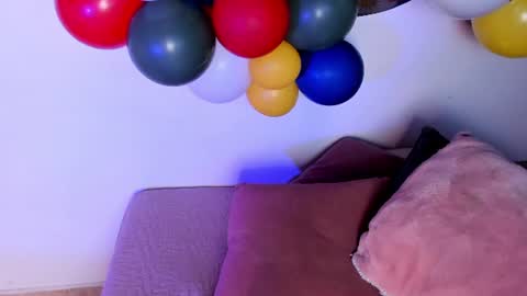 Snapshot of emmarios_qm chatting on 07-13-26, 01:03 Emma online show from 07-13-26, 01:03
