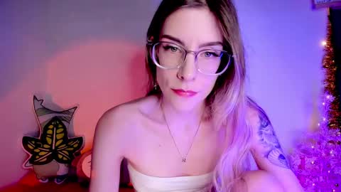 Snapshot of emmaterrestrial chatting on 02-18-25, 01:22 RH-NEGATIVE GREEN-EYED BAELIEN online show from 02-18-25, 01:22