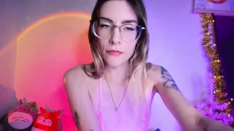 Snapshot of emmaterrestrial chatting on 02-25-25, 10:15 RH-NEGATIVE GREEN-EYED BAELIEN online show from 02-25-25, 10:15