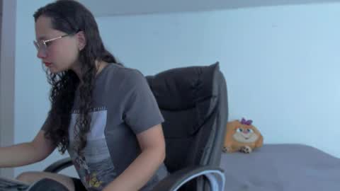 Emma Torres online show from 12-19-24, 10:00