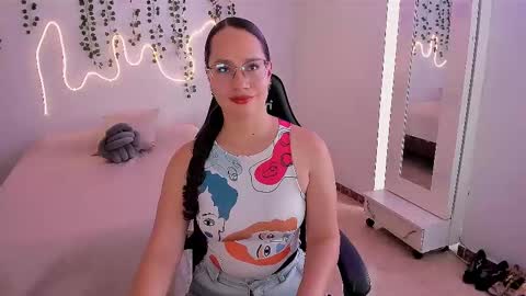 Emma Torres online show from 10-06-25, 02:14