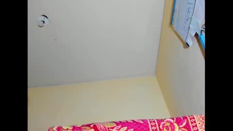 Snapshot of emmawuilian chatting on 12-12-24, 05:59 hi im emmalina welcome to your happy place online show from 12-12-24, 05:59