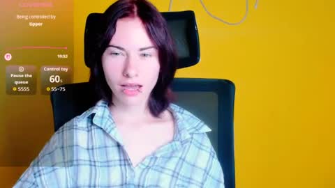Snapshot of emmi_rossum chatting on 07-18-26, 05:44 Emmi online show from 07-18-26, 05:44
