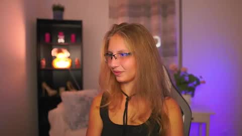 Emmie online show from 10-10-25, 06:18