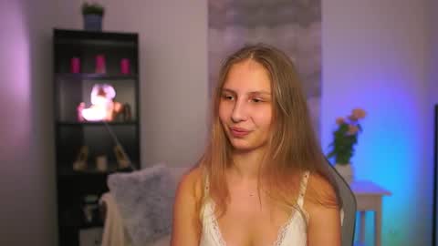 Emmie online show from 03-12-26, 07:53