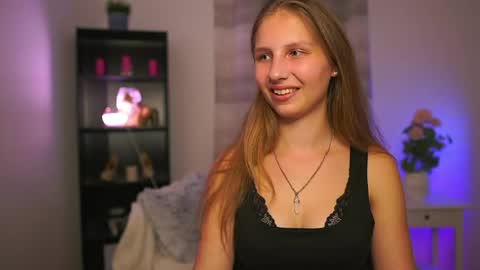 Snapshot of emmie_murray chatting on 05-08-26, 06:24 Emmie online show from 05-08-26, 06:24