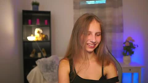 Snapshot of emmie_murray chatting on 05-21-26, 02:13 Emmie online show from 05-21-26, 02:13