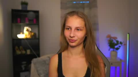 Snapshot of emmie_murray chatting on 06-07-26, 01:37 Emmie online show from 06-07-26, 01:37