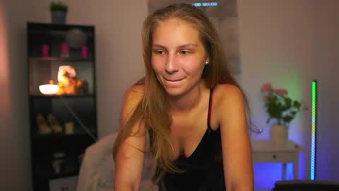 Snapshot of emmie_murray chatting on 06-10-26, 01:32 Emmie online show from 06-10-26, 01:32