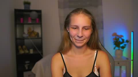 Snapshot of emmie_murray chatting on 06-17-26, 07:04 Emmie online show from 06-17-26, 07:04