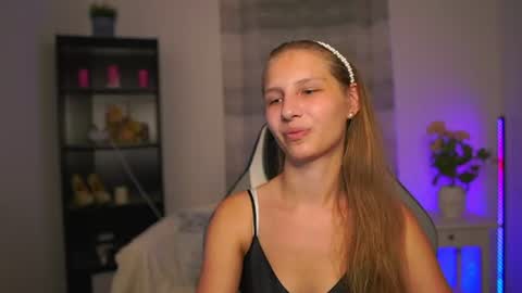 Snapshot of emmie_murray chatting on 06-26-26, 06:56 Emmie online show from 06-26-26, 06:56
