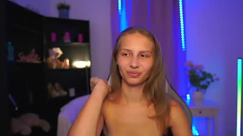 Snapshot of emmie_murray chatting on 07-28-26, 03:21 Emmie online show from 07-28-26, 03:21