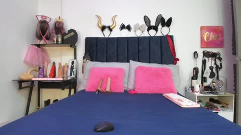 Snapshot of emmily_giraldo chatting on 06-03-26, 12:41 online show from 06-03-26, 12:41