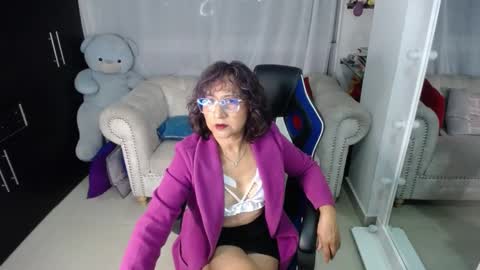 Emmily online show from 02-11-25, 11:33