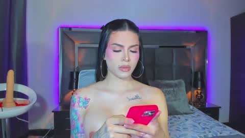 Snapshot of emmilysantibanez chatting on 01-21-25, 04:05 Emmily Santibaez online show from 01-21-25, 04:05