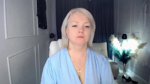 Snapshot of emmmam chatting on 10-25-25, 06:10 emmmam online show from 10-25-25, 06:10