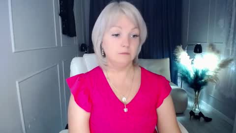 Snapshot of emmmam chatting on 10-28-25, 10:52 emmmam online show from 10-28-25, 10:52