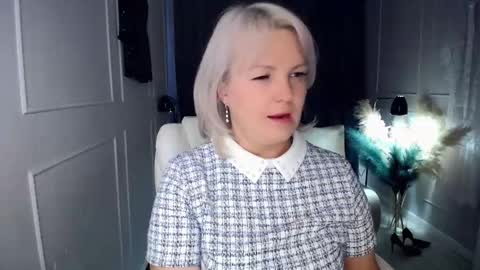 Snapshot of emmmam chatting on 11-13-25, 07:40 emmmam online show from 11-13-25, 07:40