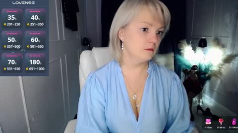 Snapshot of emmmam chatting on 12-15-25, 08:18 emmmam online show from 12-15-25, 08:18