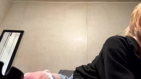 Snapshot of emmwarr1514 chatting on 02-13-25, 05:54 emmwarr1514 online show from 02-13-25, 05:54