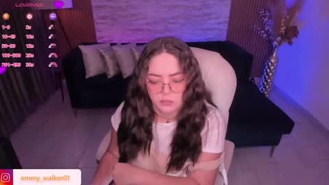 Emmy Walker online show from 12-04-25, 11:08