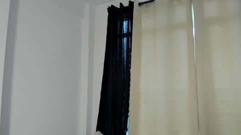 Emperatriz online show from 04-21-26, 02:34