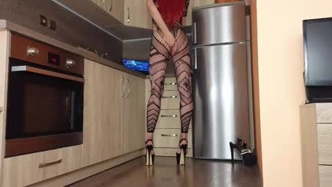 Empress Sara  online show from 10-12-25, 03:00